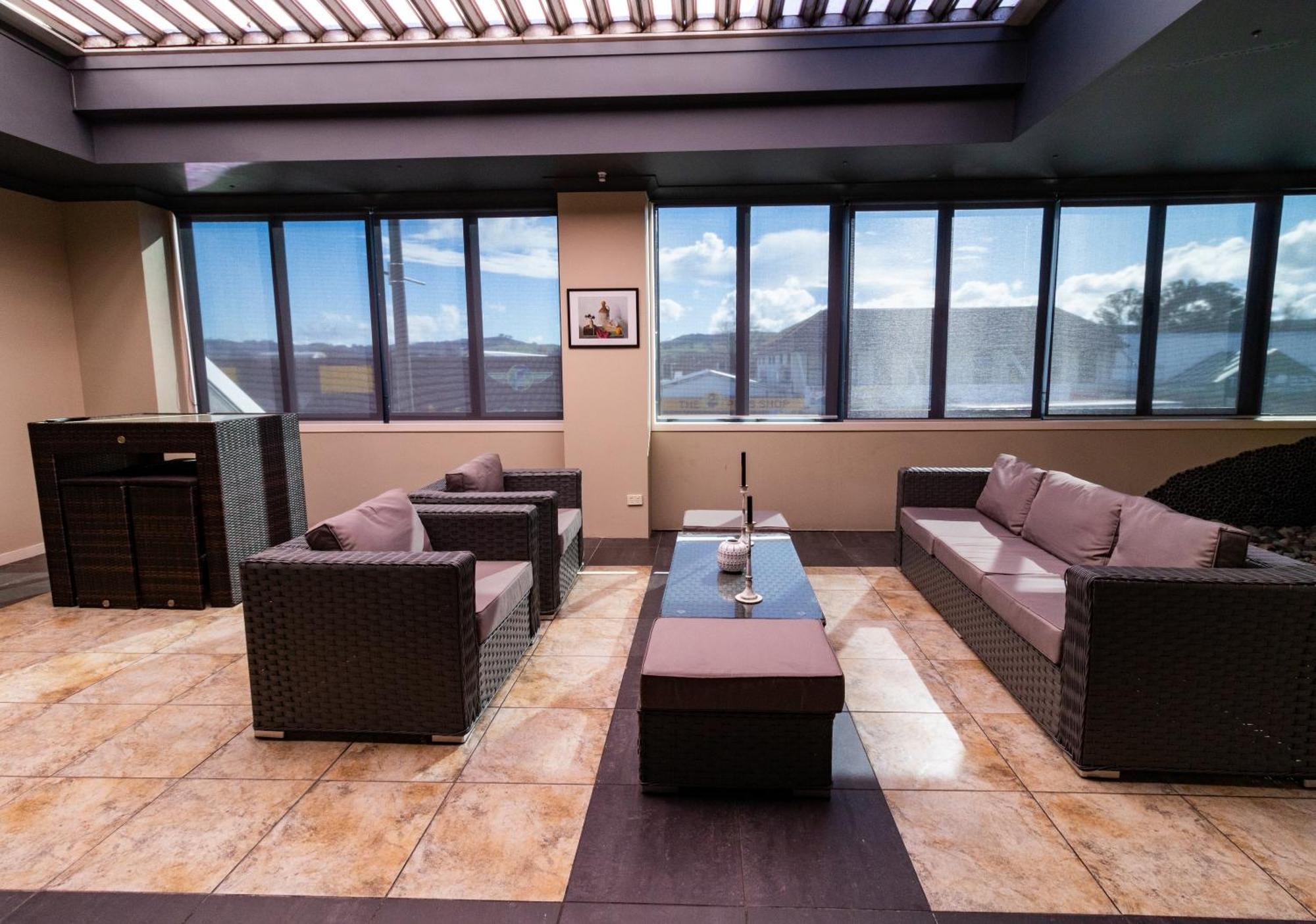 Large Luxury Apartment Located Right In Town Taupo Exterior photo