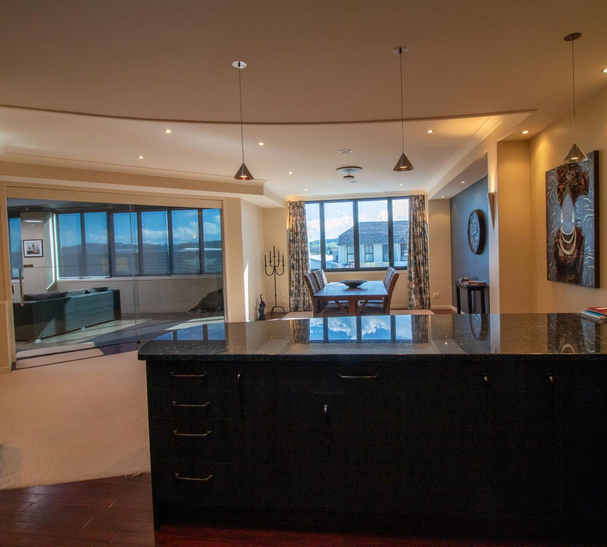 Large Luxury Apartment Located Right In Town Taupo Exterior photo